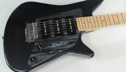 eb-musicman-albert-lee-mm90-signed-2007-cons-top-1-440x250.jpg