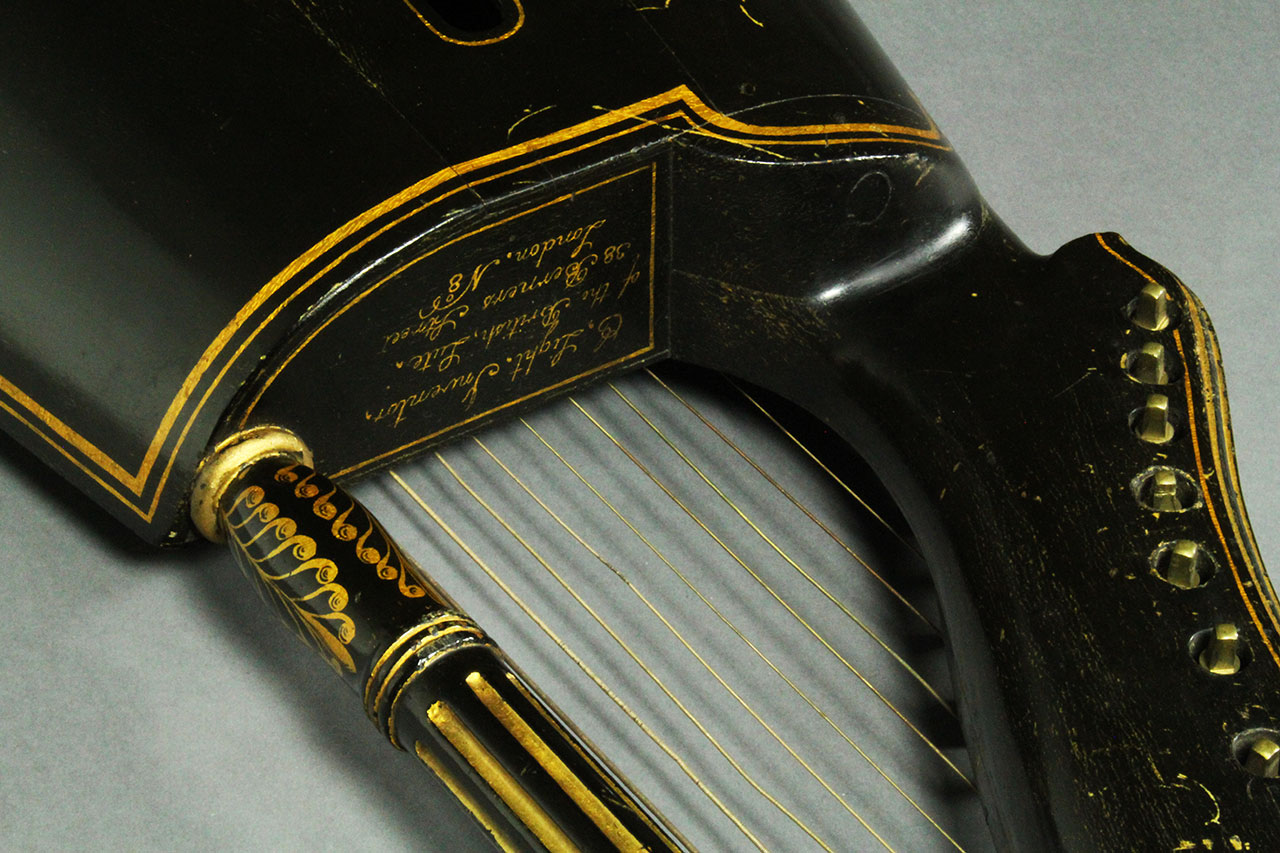 Edgar_light_london_lyra_1790_rear_harp_detail_1
