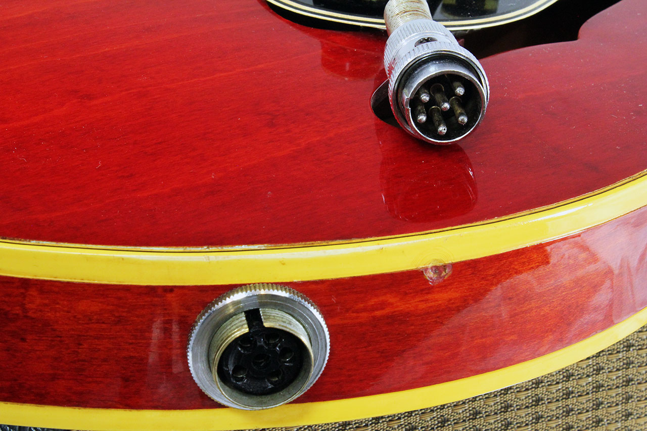 Epiphone_professional_1963_amphenol_connector_2