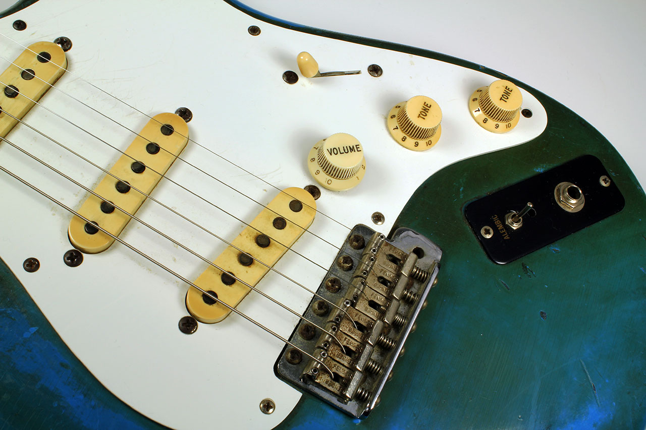 Fender_Strat_56_62_jb_cons_controls_1