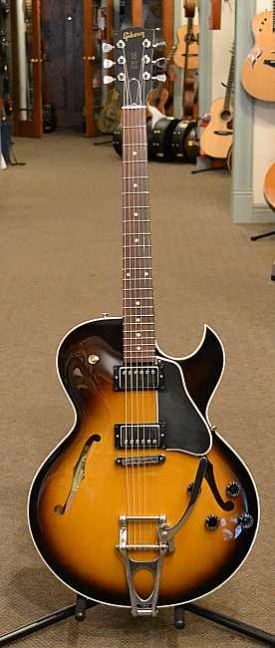 Gibson_ES-135_2002C_main