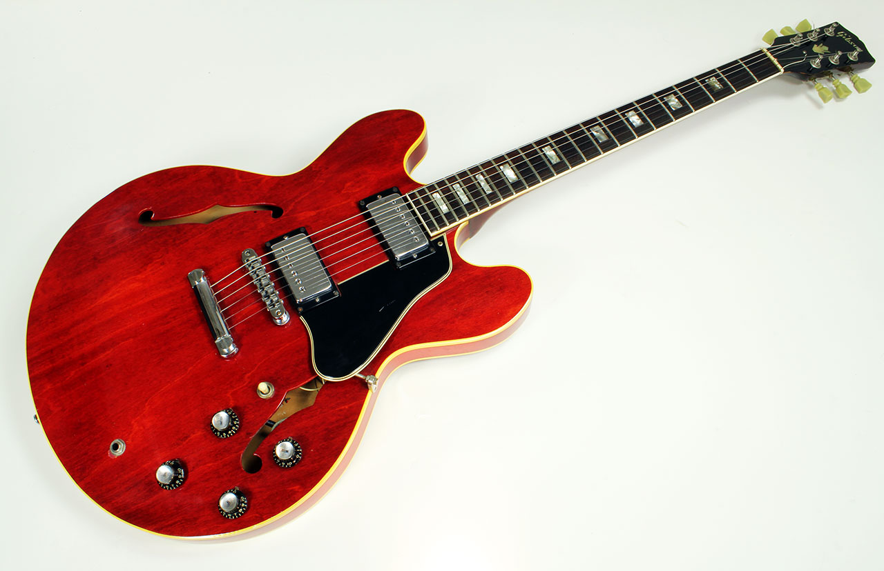 Гитара ричи блэкмора. Gibson es335. Гитара Гибсон ЕС 335. Полуакустическая гитара Gibson es-335. Полуакустика es 335.