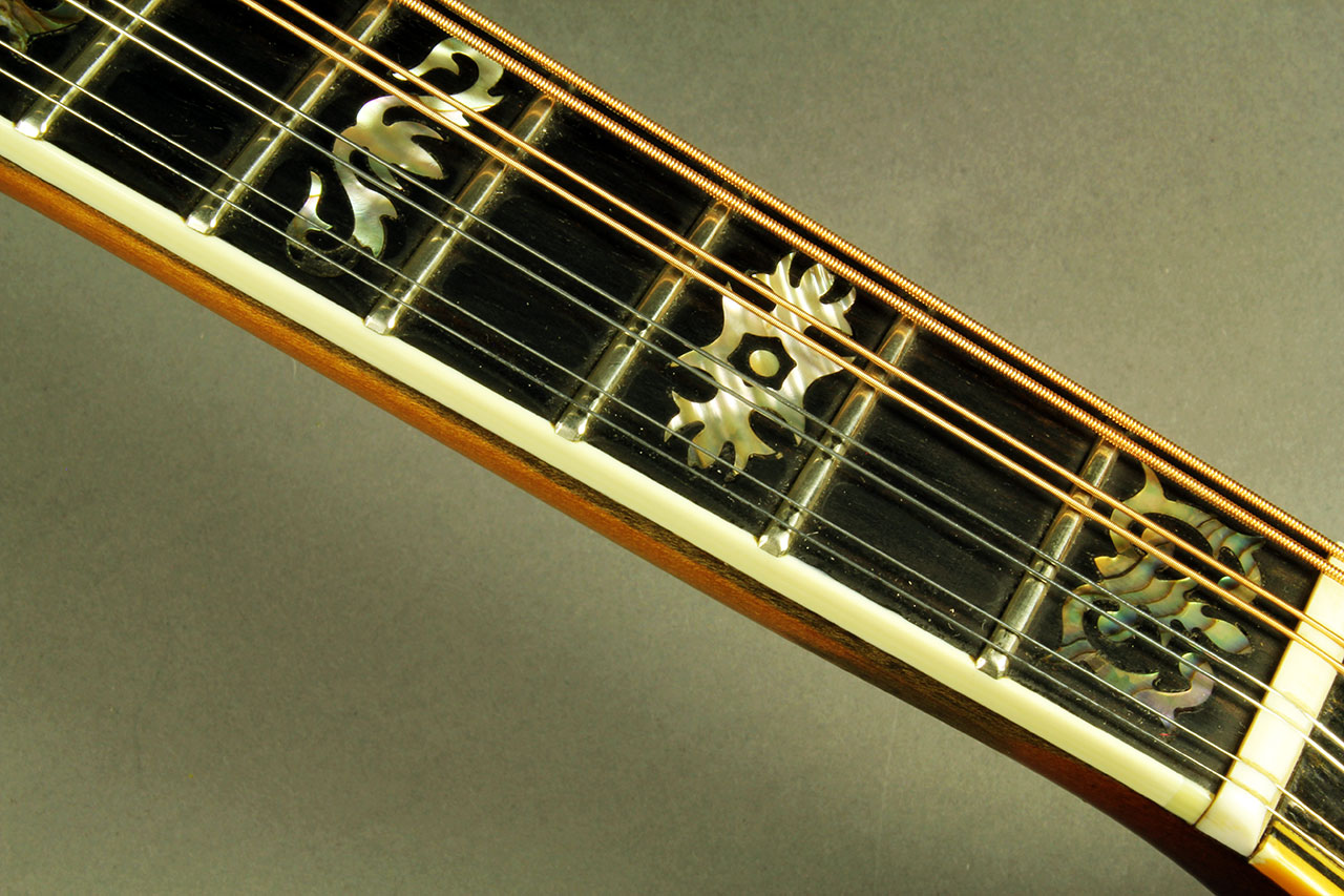 Gibson_F5_mandolin_74_cons_inlay_1