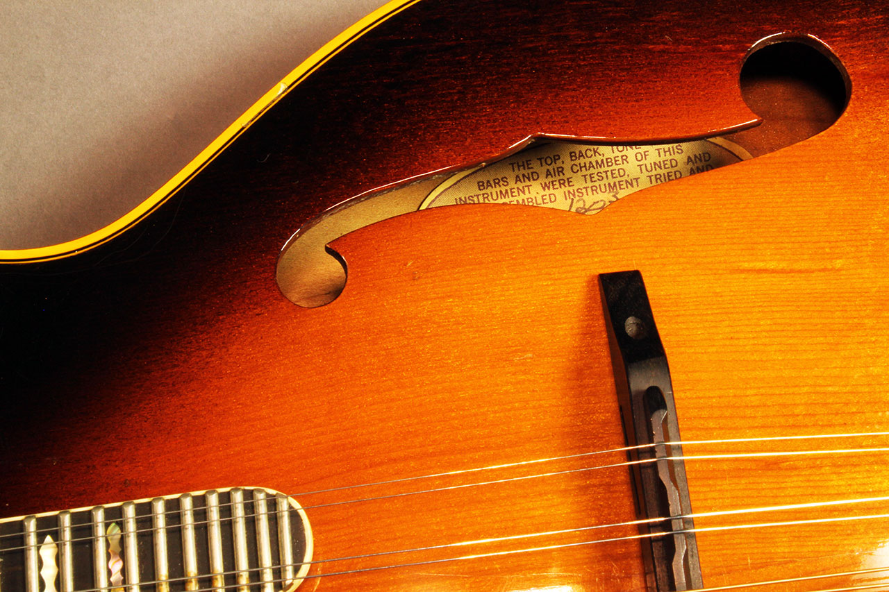 Gibson_F5_mandolin_74_cons_top_detail_2