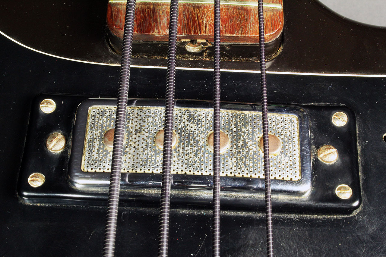Hagstrom_coronado_iv_1967_cons_trussrod_adjuster_1