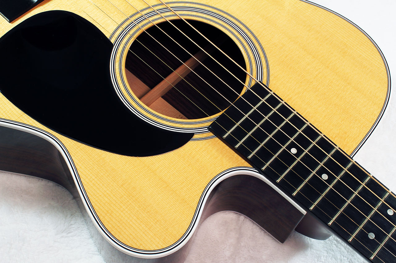 martin_mc_28_j_cons_top_detail_2