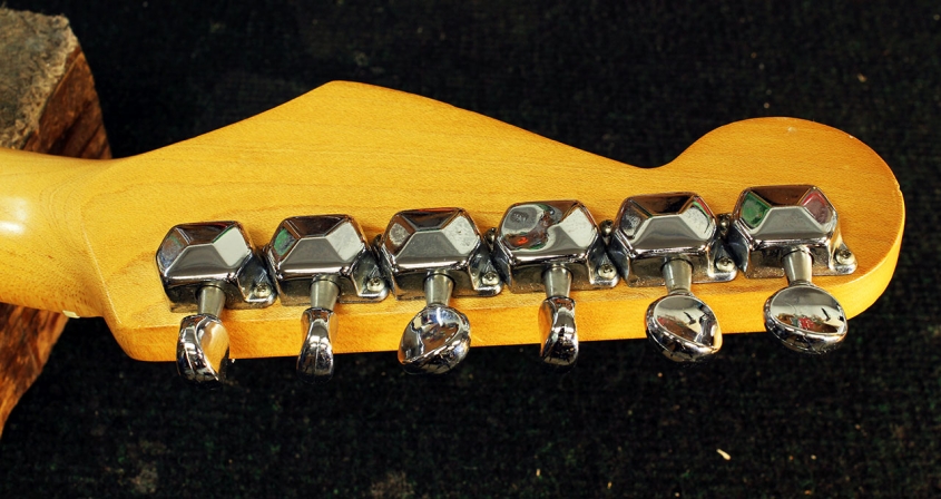 Shop_strat_trem_head_tuners_rear_2