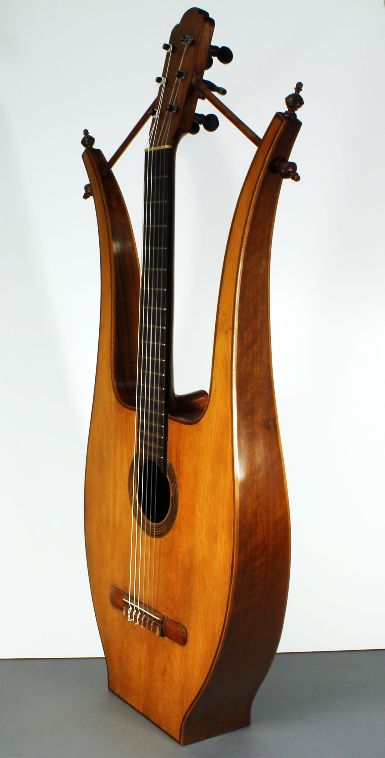 Telesforo_Julve_lyra_guitar_1900_cons_edge_1
