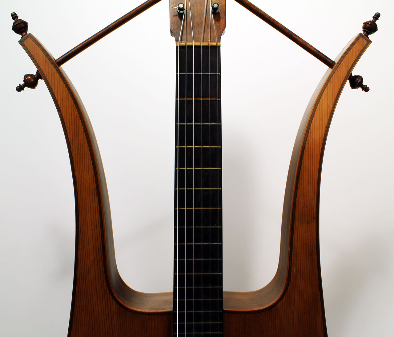Telesforo_Julve_lyra_guitar_1900_cons_lyre_arms_2