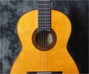 Ramirez Model 1a C-650 Traditional Spruce Concert Classical Guitar