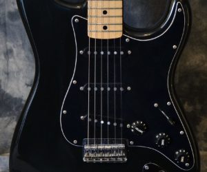 Fender Strat Hardtail 1979 (Consignment) No Longer Available