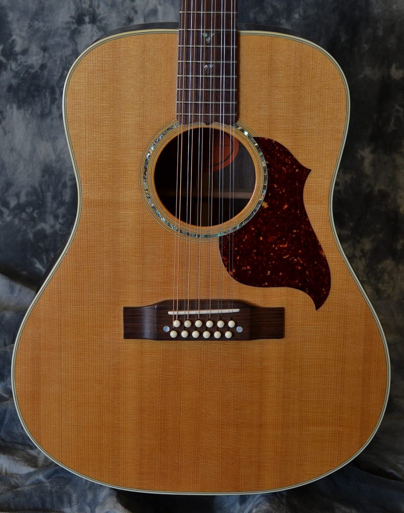 Fill out those strummed chords with this big sounding Deluxe 12 string from Gibson. The typical woody Gibson midrange blends well with the darker sounding Indian rosewood sides and back and the jangle of the paired strings. This example is in good overall condition and comes with the original Gibson hardshell case!
