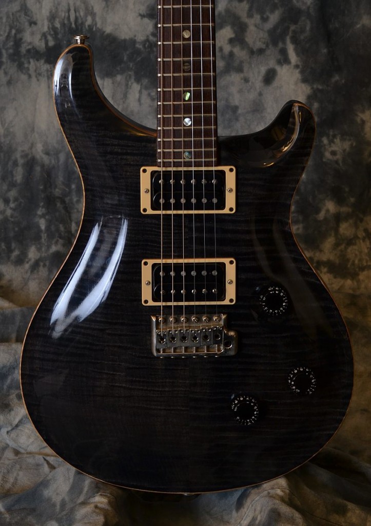 This discontinued bolt on neck version of the famous custom 24 from PRS is in fantastic condition, plays really well and has a great looking slate black finish to go with the tightly flamed maple cap!! Comes with the original PRS hardshell case.