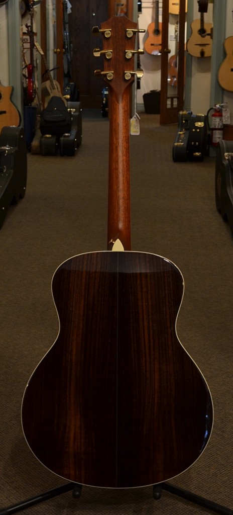 Here is a Taylor GS8 from 2009 in excellent overall shape!